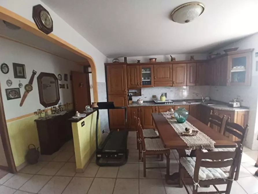 Immagine 4 di Casa indipendente in vendita  in Via Roma a Castiglione Del Lago