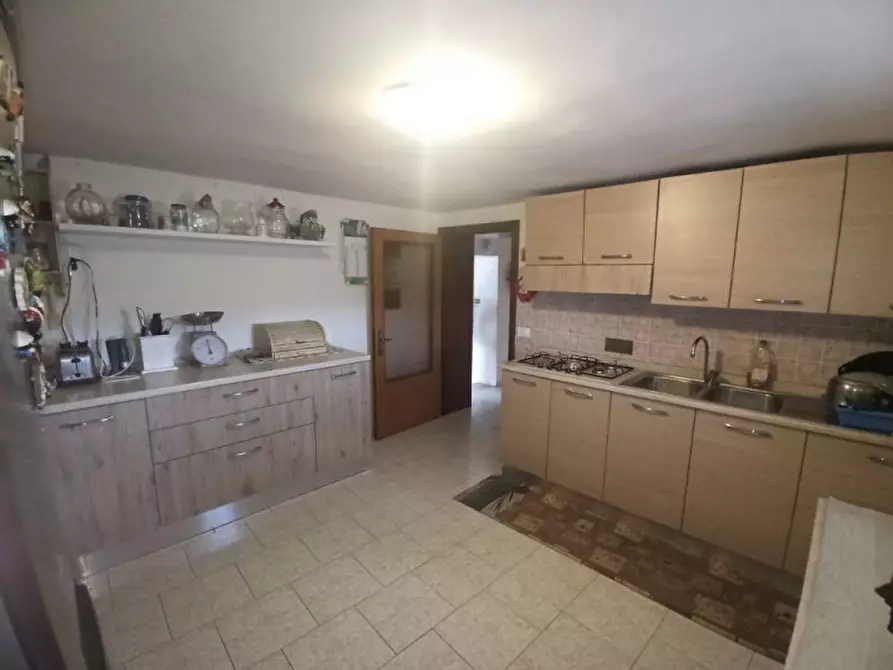 Immagine 17 di Casa indipendente in vendita  in Via Roma a Castiglione Del Lago