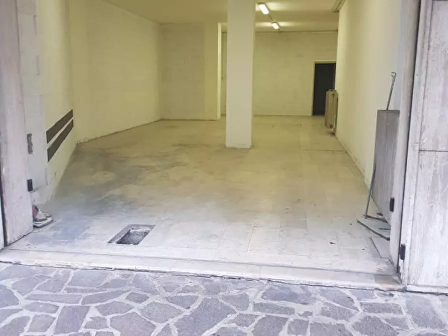 Immagine 2 di Magazzino in vendita  in corso del popolo a Venezia