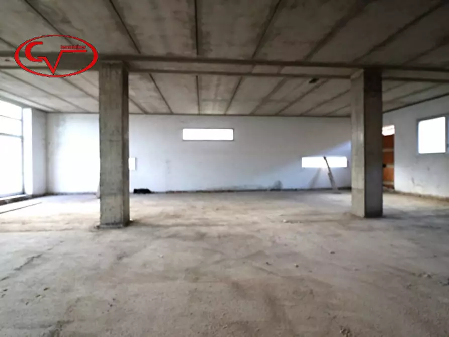 Immagine 5 di Negozio in vendita  in Viale Gramsci a San Giovanni Valdarno