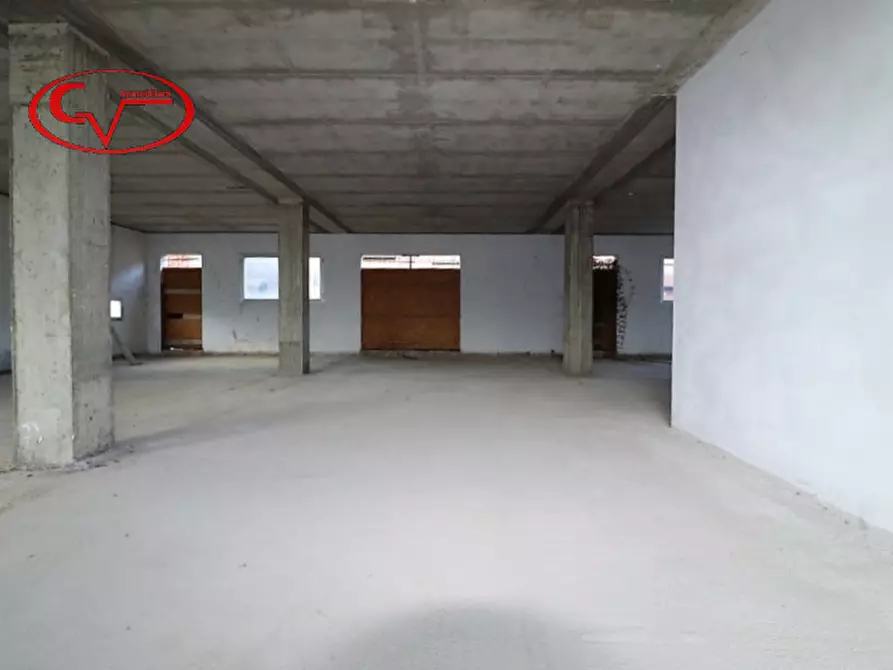 Immagine 7 di Negozio in vendita  in Viale Gramsci a San Giovanni Valdarno