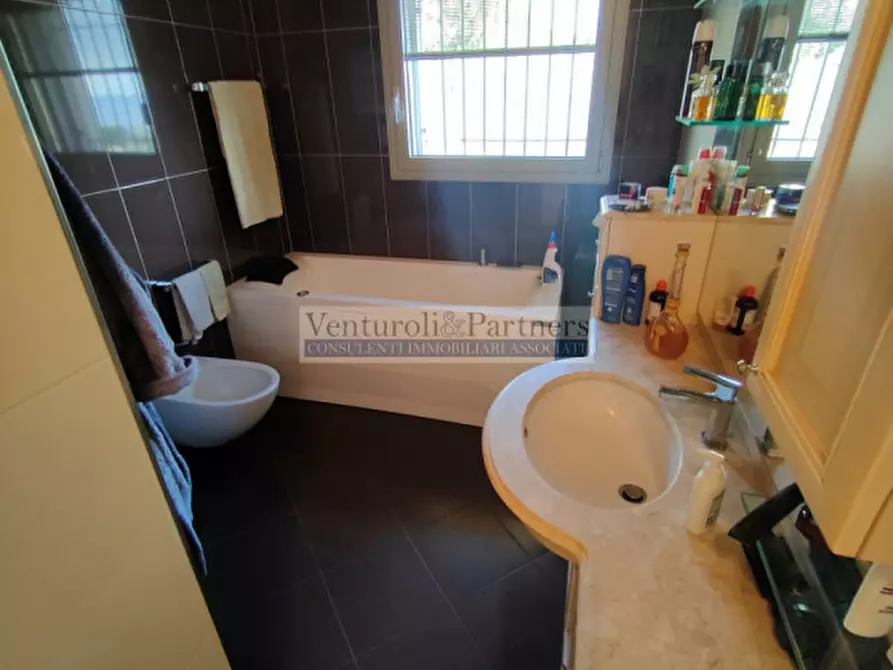Immagine 15 di Villa in vendita  in via monte tapino a Padenghe Sul Garda