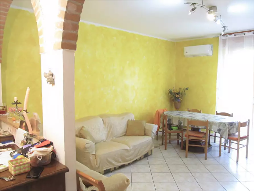 Immagine 1 di Appartamento in vendita  in Via Volturno a Cavezzo