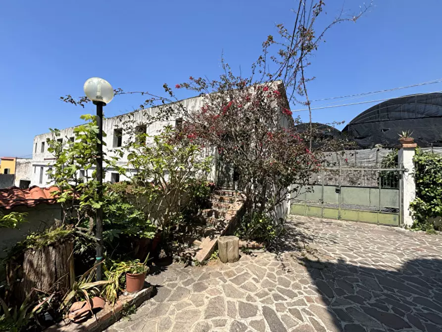 Immagine 1 di Casa bifamiliare in vendita  in VIA BOCCEA a Torre Del Greco