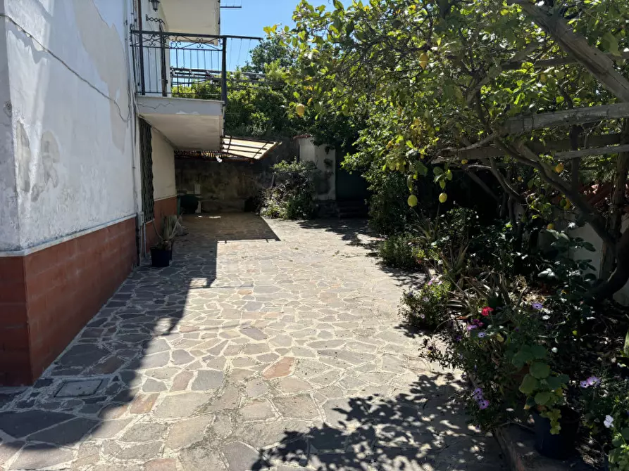 Immagine 5 di Casa bifamiliare in vendita  in VIA BOCCEA a Torre Del Greco