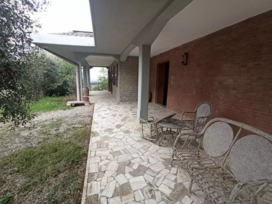 Immagine 23 di Villa in vendita  in Via Roma a Castiglione Del Lago