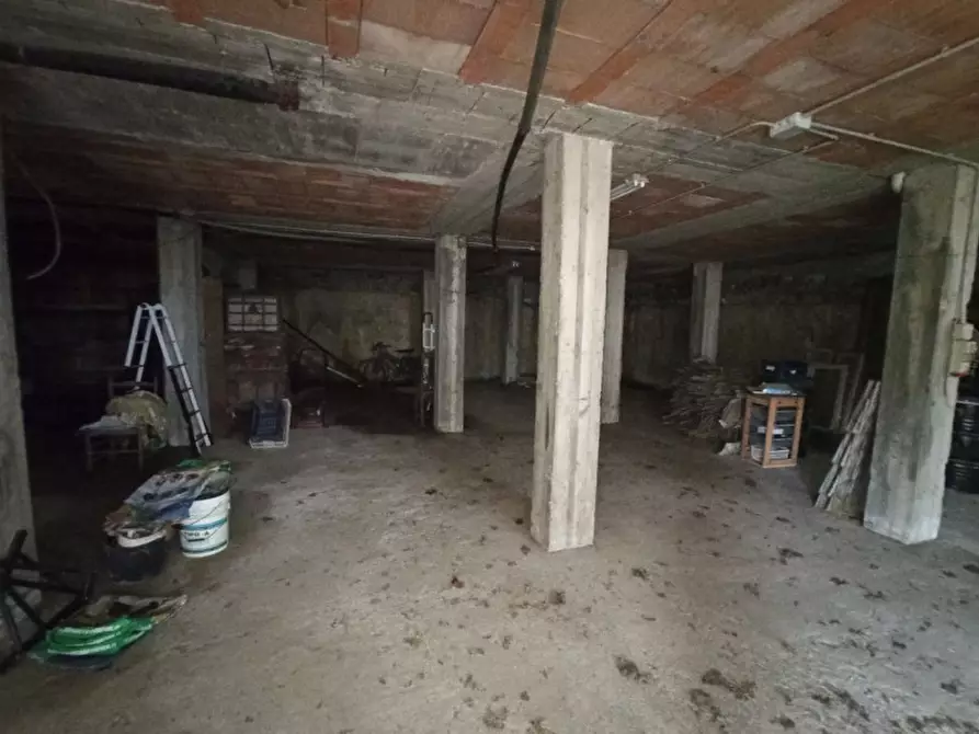 Immagine 24 di Villa in vendita  in Via Roma a Castiglione Del Lago