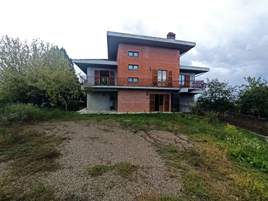 Immagine 26 di Villa in vendita  in Via Roma a Castiglione Del Lago