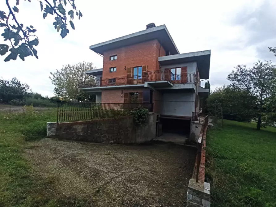 Immagine 27 di Villa in vendita  in Via Roma a Castiglione Del Lago
