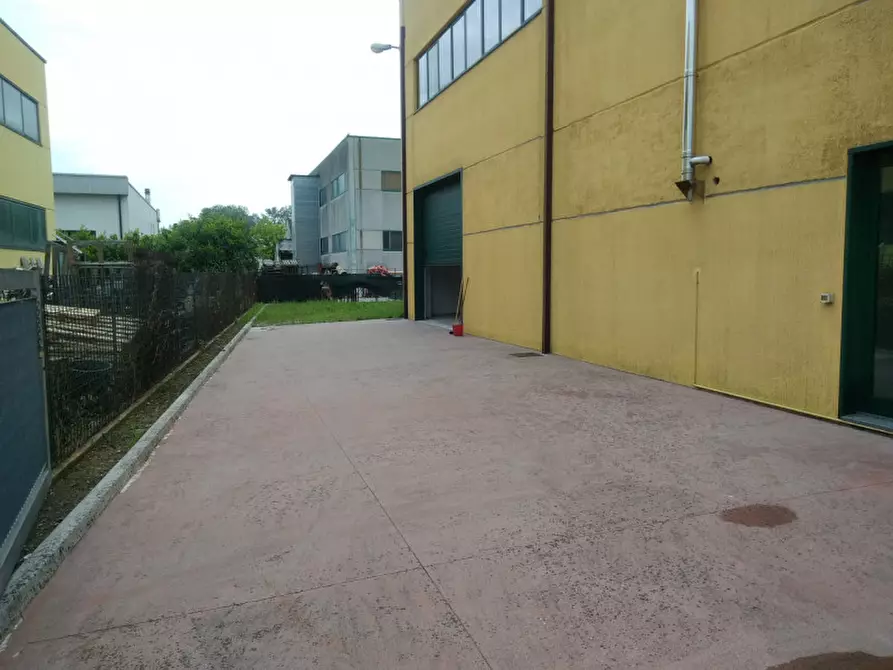 Immagine 5 di Capannone industriale in affitto  a Montegrotto Terme