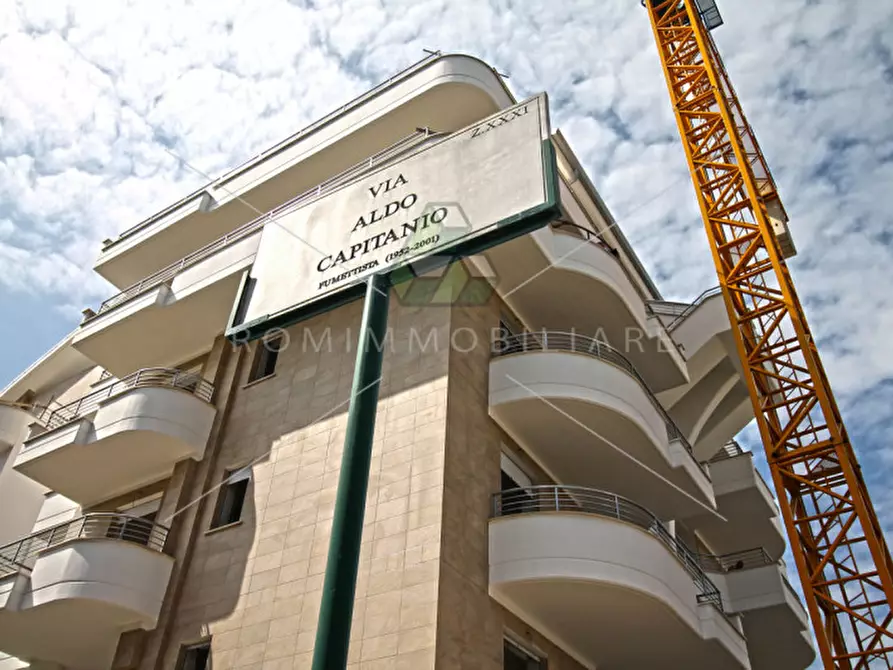 Immagine 3 di Negozio in vendita  in Via Andrea Lavezzolo a Roma