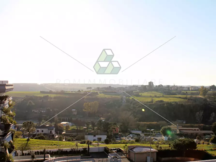 Immagine 8 di Negozio in vendita  in Via Andrea Lavezzolo a Roma