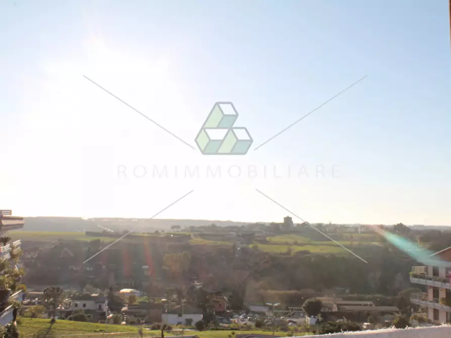 Immagine 9 di Negozio in vendita  in Via Andrea Lavezzolo a Roma