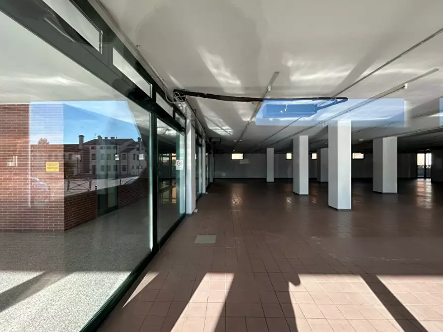 Immagine 1 di Negozio in vendita  in Piazza Mercato a Mestrino