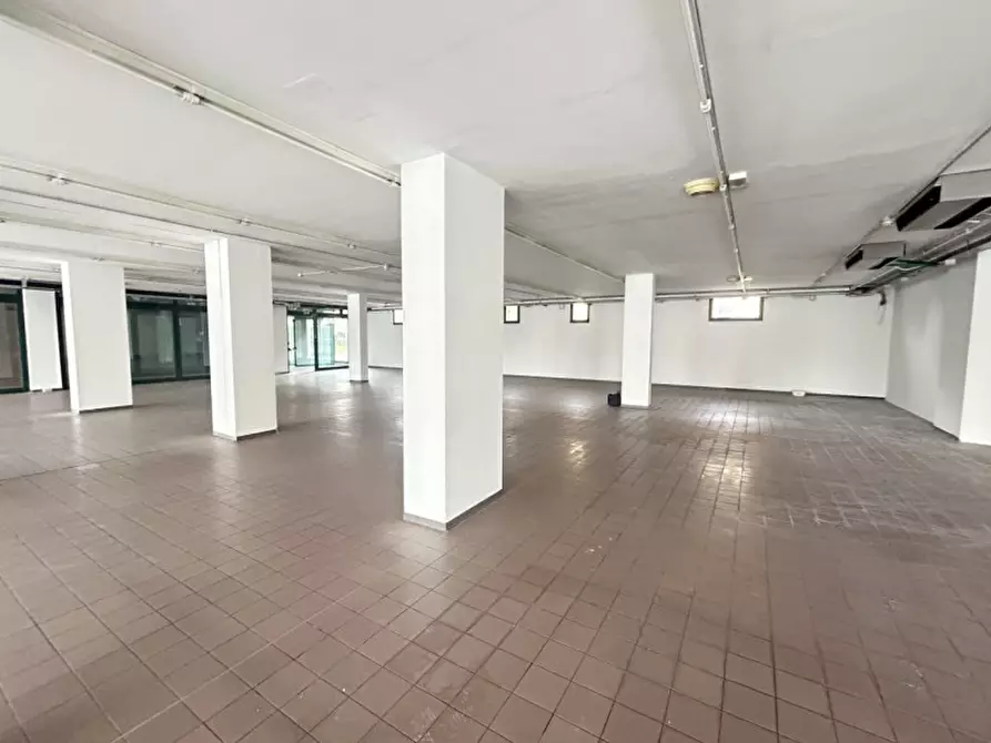 Immagine 11 di Negozio in vendita  in Piazza Mercato a Mestrino