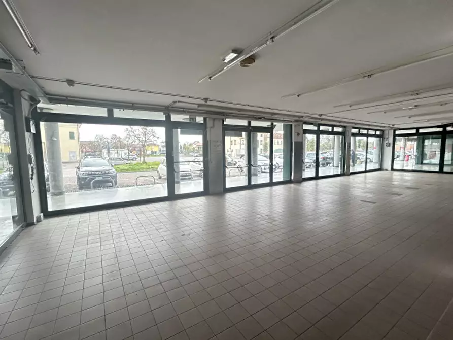 Immagine 12 di Negozio in vendita  in Piazza Mercato a Mestrino