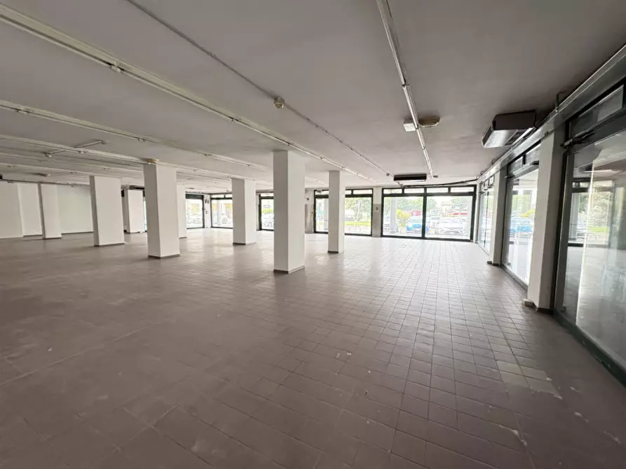 Immagine 13 di Negozio in vendita  in Piazza Mercato a Mestrino