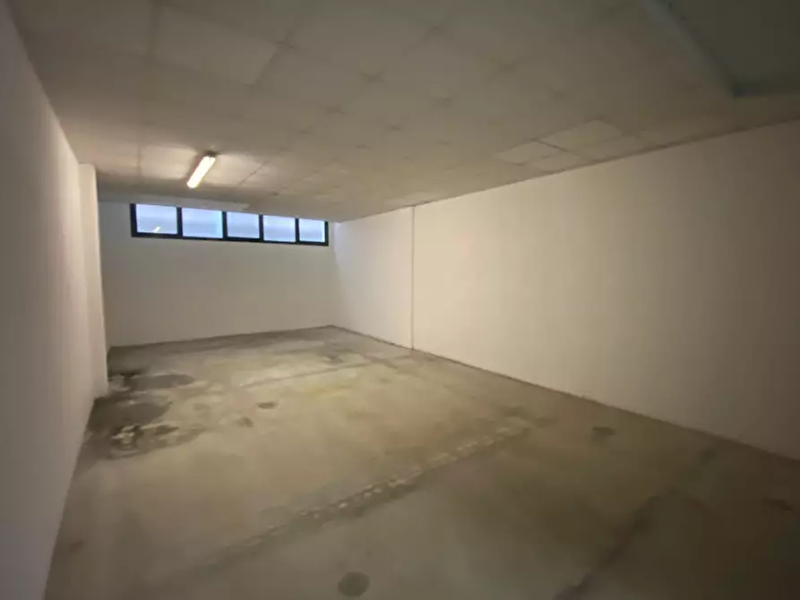 Immagine 19 di Negozio in vendita  in Piazza Mercato a Mestrino