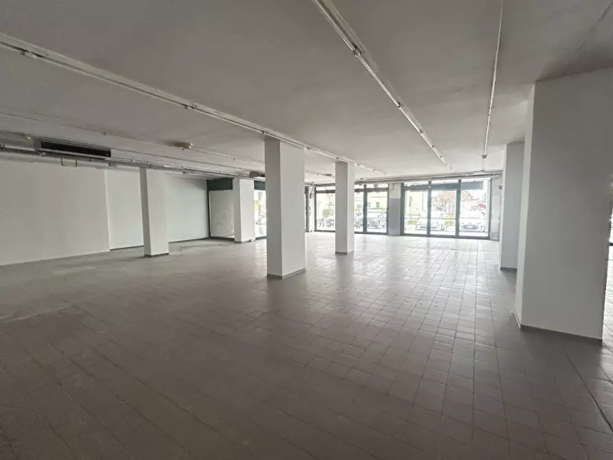 Immagine 20 di Negozio in vendita  in Piazza Mercato a Mestrino