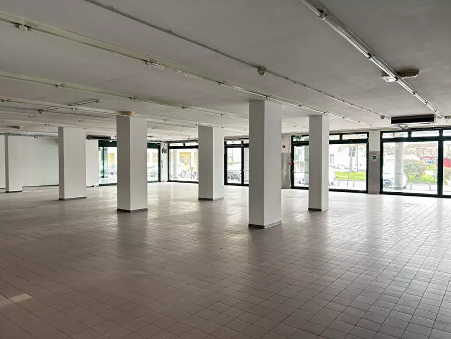 Immagine 22 di Negozio in vendita  in Piazza Mercato a Mestrino