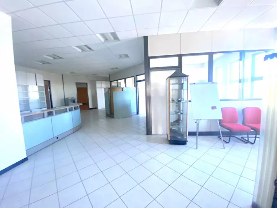 Immagine 3 di Ufficio in vendita  in VIA TURATI a Cesena