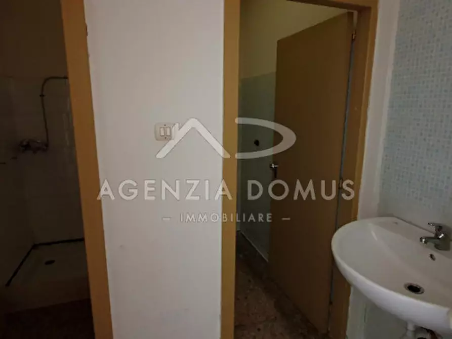 Immagine 15 di Magazzino in vendita  in Via F. Quarta a Racale