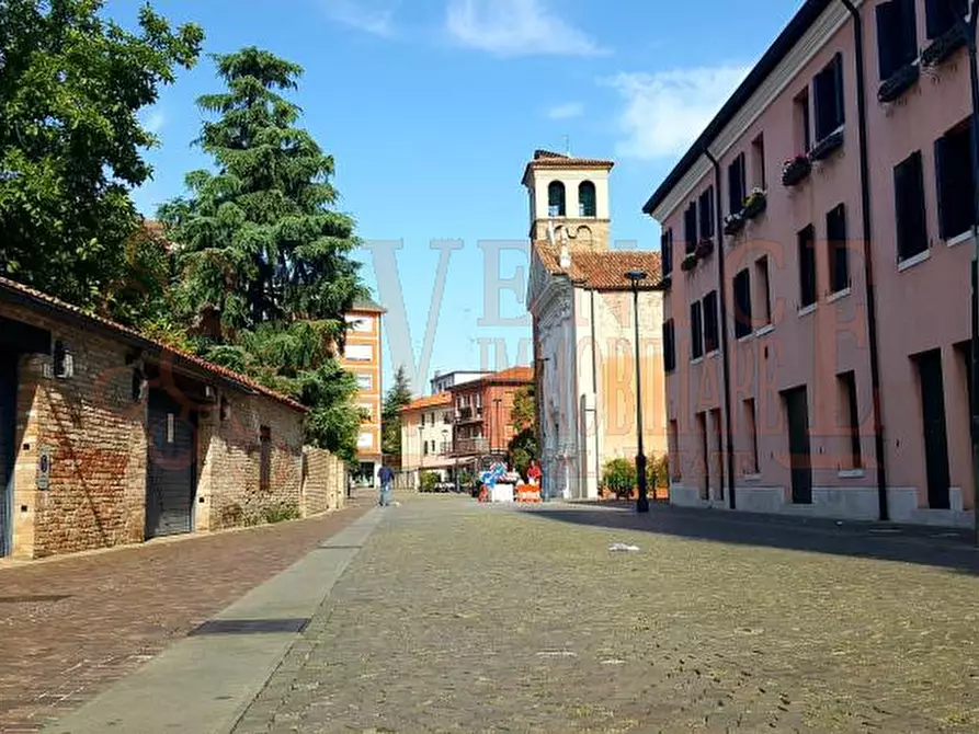 Immagine 1 di Negozio in vendita  a Venezia