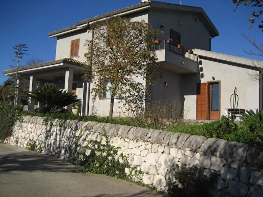 Immagine 1 di Villa in vendita  in Via Comunale Cinquevie Scrofani a Modica