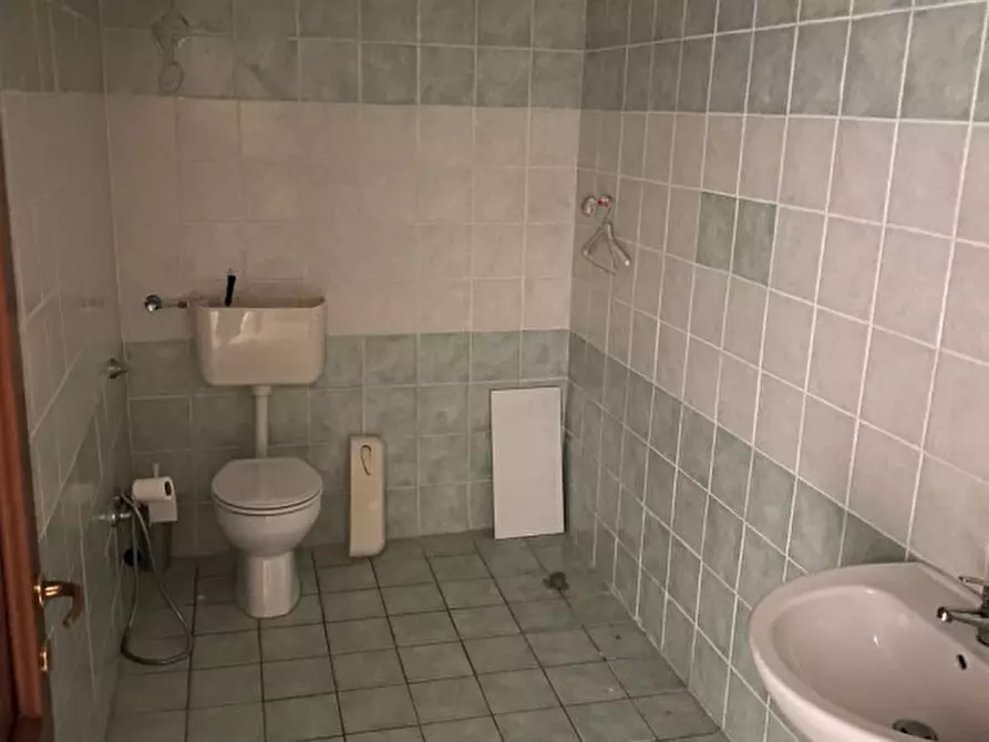 Immagine 6 di Negozio in affitto  in VIA CECCONI a Firenze