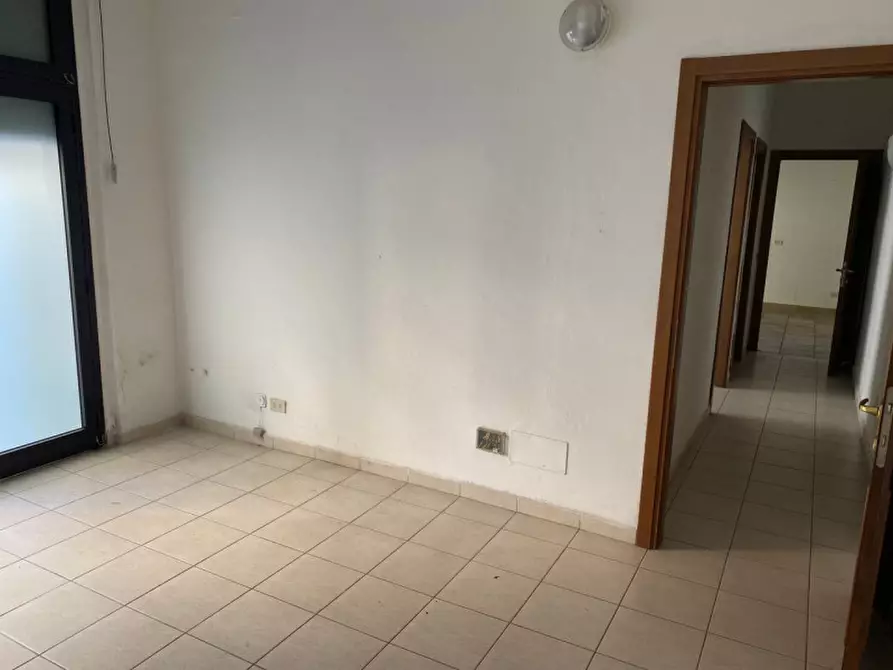 Immagine 11 di Negozio in affitto  in VIA CECCONI a Firenze