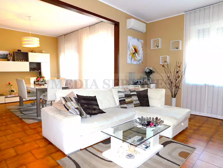 Immagine 1 di Appartamento in vendita  in via Madonna della Bozzola n° 26 a Garlasco