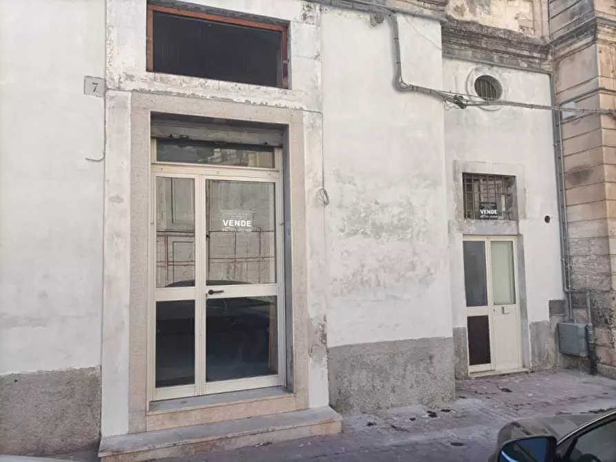 Immagine 1 di Negozio in vendita  in Corso Vittorio Emanuele 7 a Modica