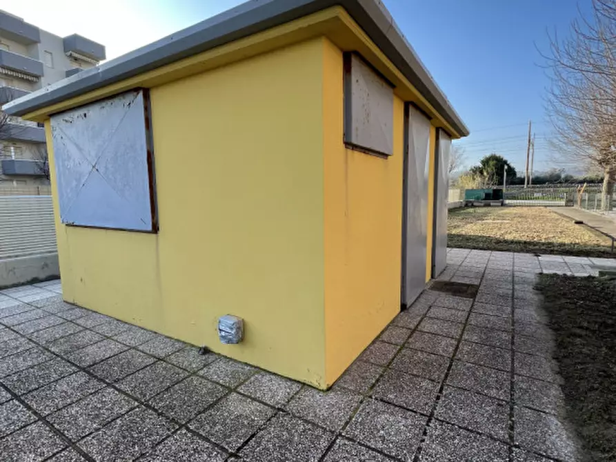 Immagine 3 di Attività commerciale in vendita  in Via Ammiraglio Cappelini a Fano