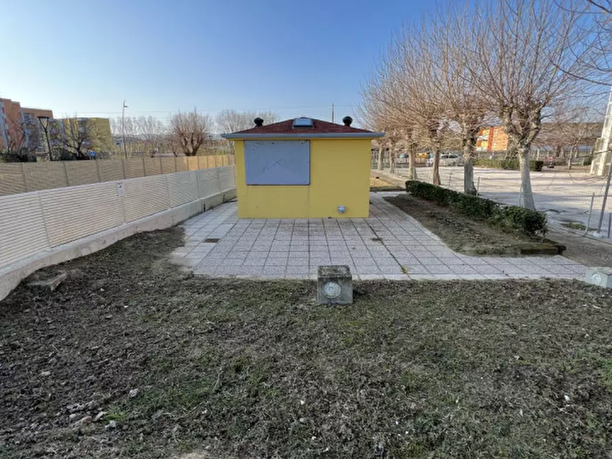 Immagine 4 di Attività commerciale in vendita  in Via Ammiraglio Cappelini a Fano