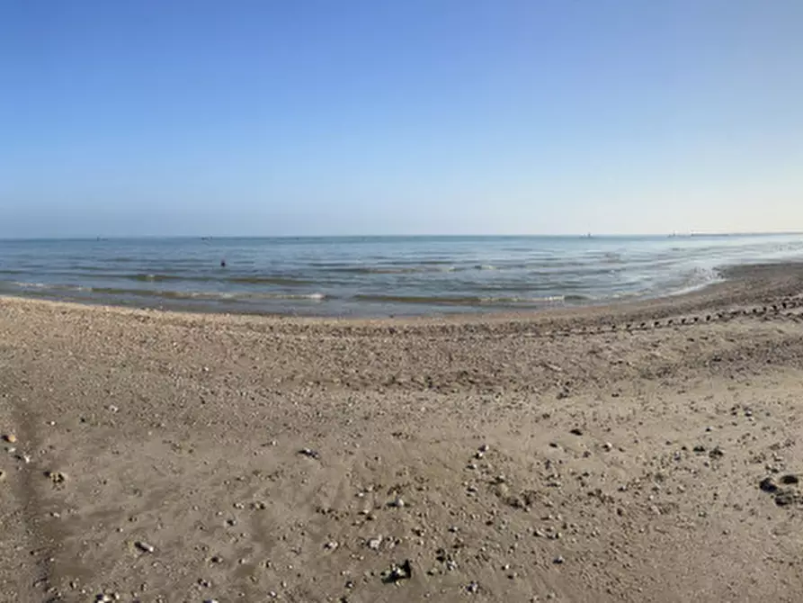 Immagine 8 di Attività commerciale in vendita  in Via Ammiraglio Cappelini a Fano