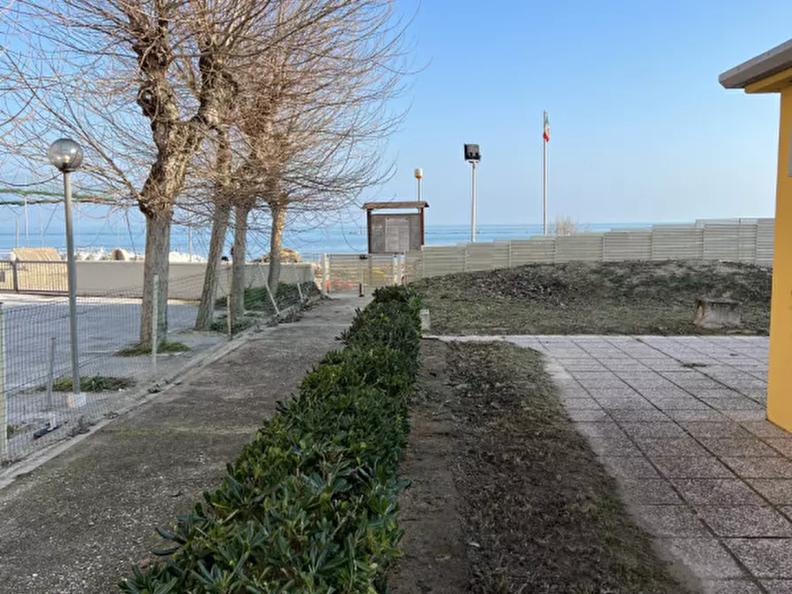 Immagine 10 di Attività commerciale in vendita  in Via Ammiraglio Cappelini a Fano