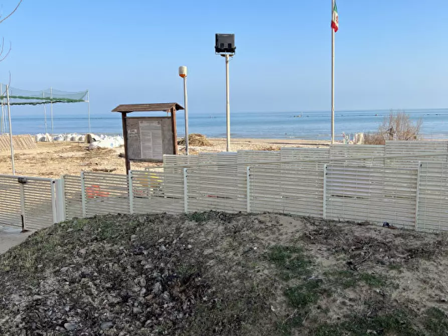 Immagine 11 di Attività commerciale in vendita  in Via Ammiraglio Cappelini a Fano