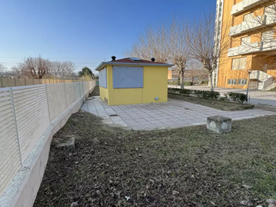 Immagine 12 di Attività commerciale in vendita  in Via Ammiraglio Cappelini a Fano