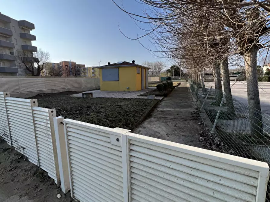 Immagine 16 di Attività commerciale in vendita  in Via Ammiraglio Cappelini a Fano