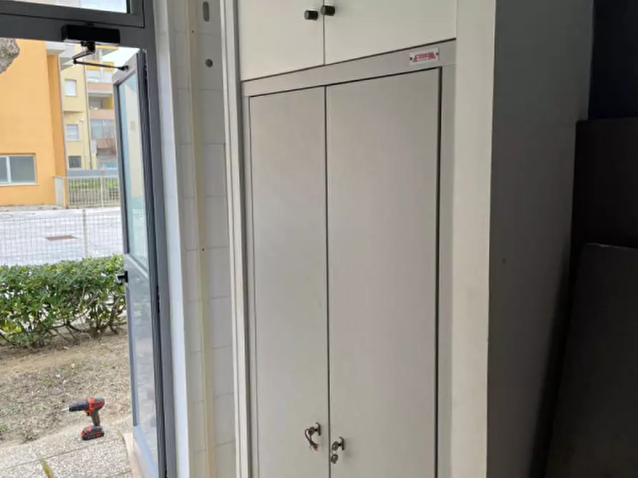 Immagine 24 di Attività commerciale in vendita  in Via Ammiraglio Cappelini a Fano