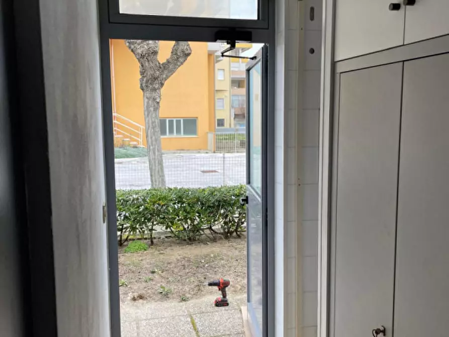Immagine 25 di Attività commerciale in vendita  in Via Ammiraglio Cappelini a Fano
