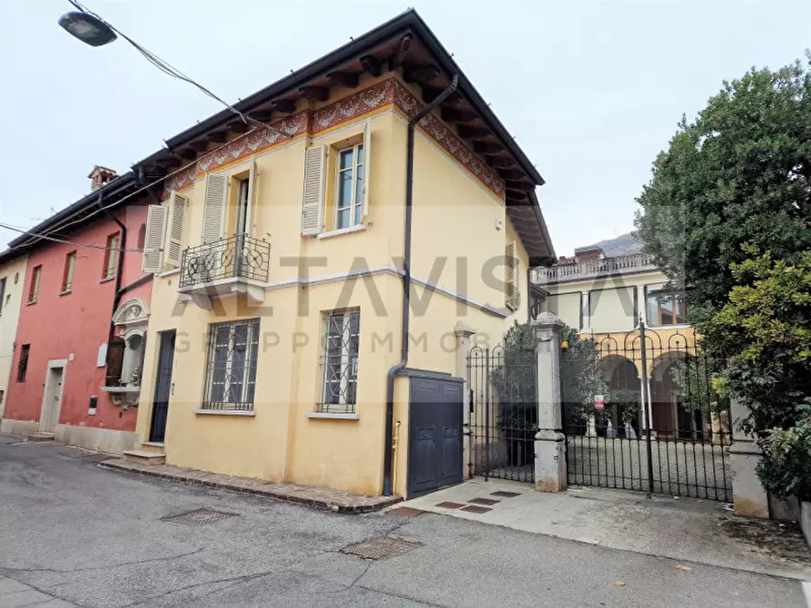 Immagine 2 di Palazzo in vendita  in Brescia via Puccini a Brescia