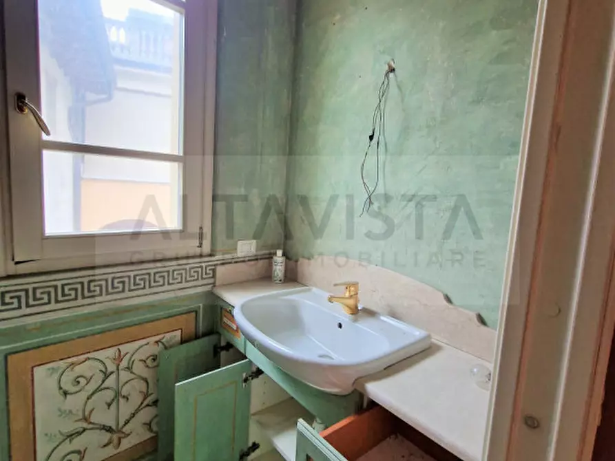 Immagine 13 di Palazzo in vendita  in Brescia via Puccini a Brescia