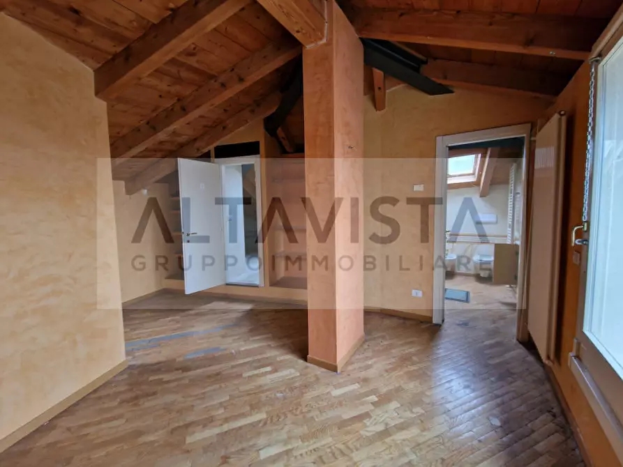 Immagine 15 di Palazzo in vendita  in Brescia via Puccini a Brescia