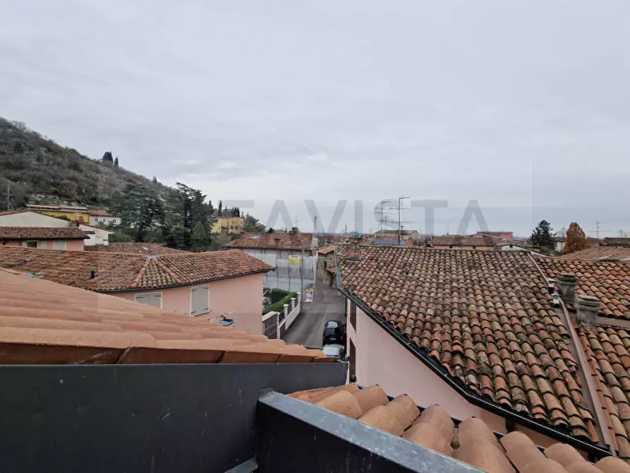 Immagine 17 di Palazzo in vendita  in Brescia via Puccini a Brescia