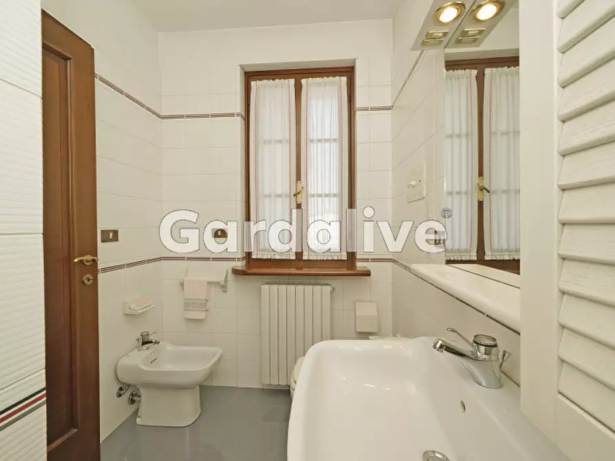 Immagine 34 di Villa in vendita  a Sirmione