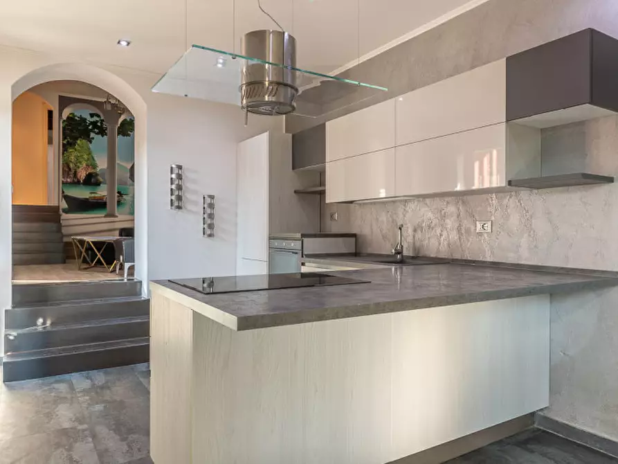 Immagine 7 di Appartamento in vendita  in Via Genova 15 a Savona