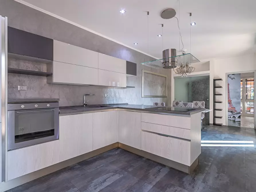 Immagine 10 di Appartamento in vendita  in Via Genova 15 a Savona