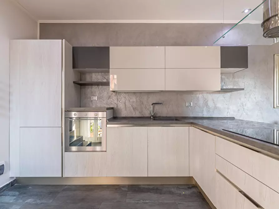 Immagine 12 di Appartamento in vendita  in Via Genova 15 a Savona