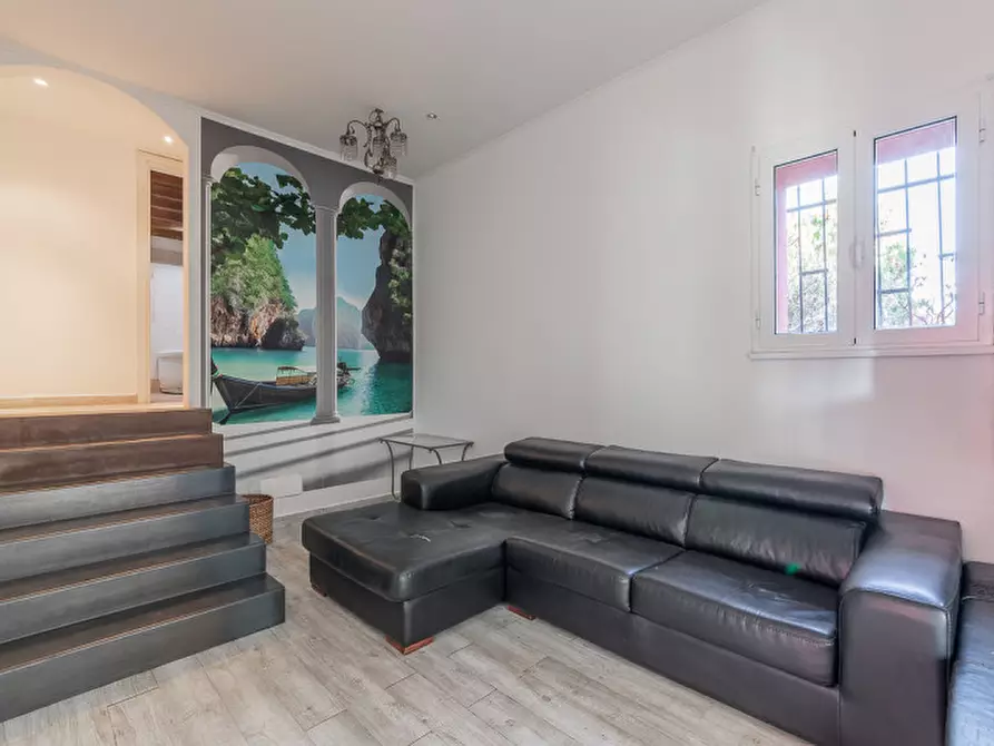 Immagine 14 di Appartamento in vendita  in Via Genova 15 a Savona